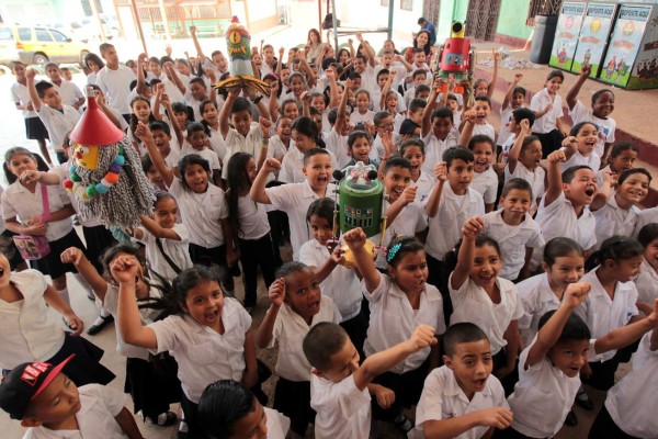 Aula por aula, niños comparten mensaje ambiental