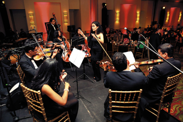 Exquisito toque artístico en gala de lanzamiento