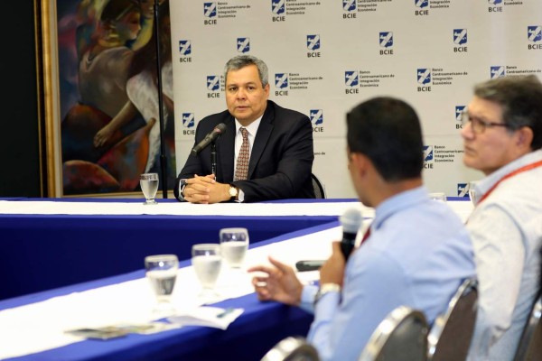 El BCIE daría garantías para readecuar deudas de la ENEE