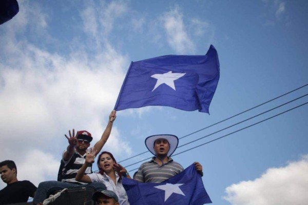 Impactantes imágenes de las marchas del Partido Nacional y Oposición