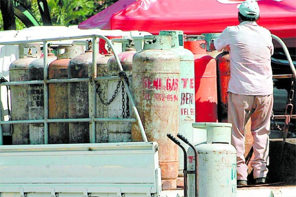 Gasolina superior bajará 1.21 lempiras a partir del lunes