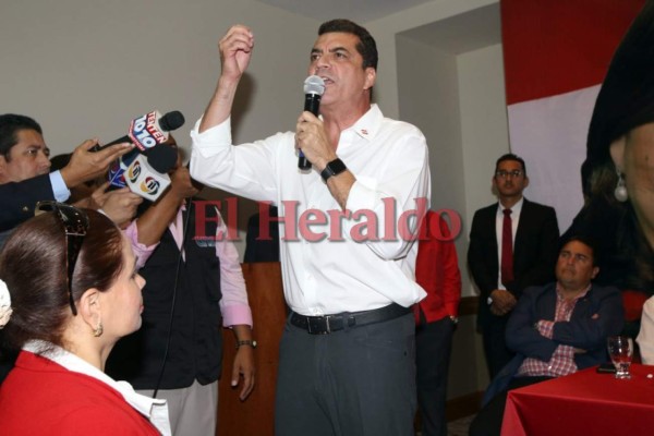 El notable cambio de Elvin Santos en los últimos años