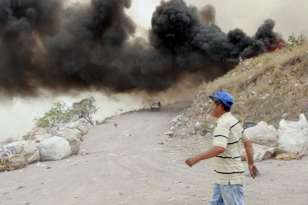 Sin control quema de basura en el botadero municipal capitalino