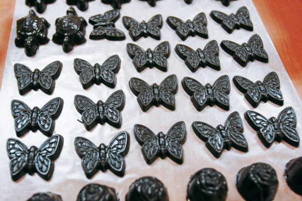 Emprendedoras impulsan fábrica de chocolates