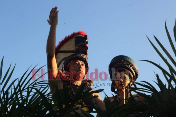 FOTOS: Colorido desfile de carrozas engalanó Tegucigalpa en época decembrina
