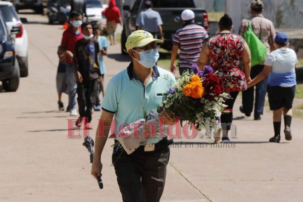 Así coronaron los capitalinos a sus difuntos este fin de semana (FOTOS)