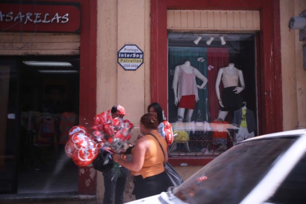 Ambiente festivo en el centro de Tegucigalpa con miras al Día de la Madre