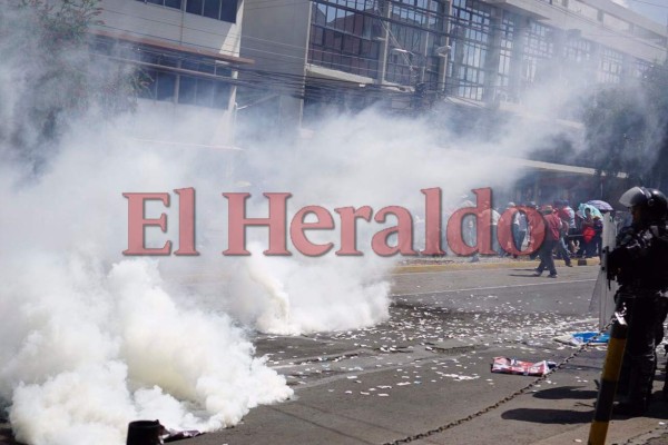 FOTOS: Así fueron los disturbios en la marcha de la resistencia en la capital