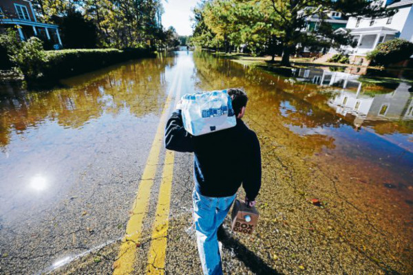 Estadounidenses resisten con valor secuelas de Sandy