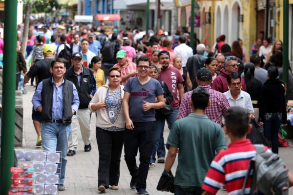 Vivir en paz y tener trabajo son los anhelos de los capitalinos para 2018