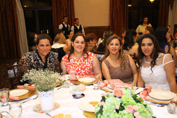 Alegre bienvenida para Olivia