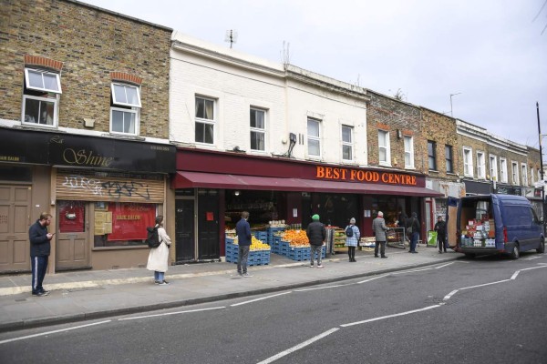 Sin abrazos y a guardar distancia: La convivencia en tiempos de coronavirus (FOTOS)