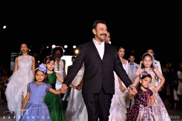 Diseñadores catrachos muestran bocetos de las tendencias que se verán en las próximas fiestas prom