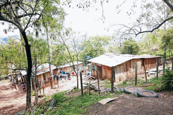 Inicia lotificación del cerro Juana Laínez