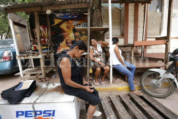 Honduras: Sepultaron a su hijo como desconocido en un entierro masivo y ahora pide su exhumación