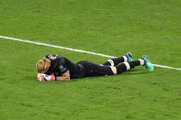 FOTOS: El lamento del arquero del Liverpool, Loris Karius, tras errores garrafales en final de Champions
