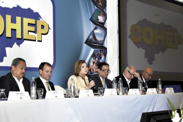 Aline Flores reelecta presidenta del Cohep