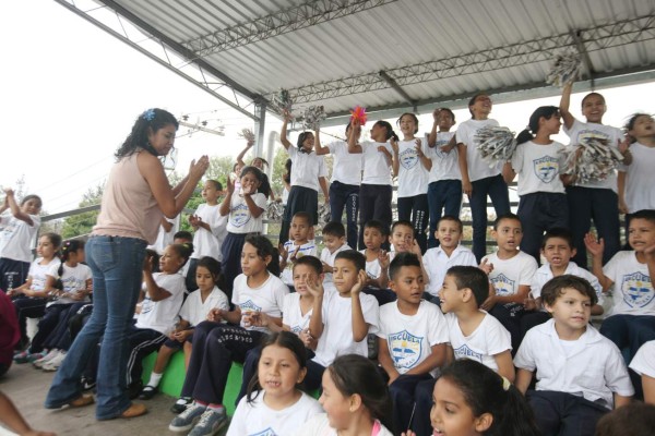 La Guaymuras renueva a glorias del fútbol