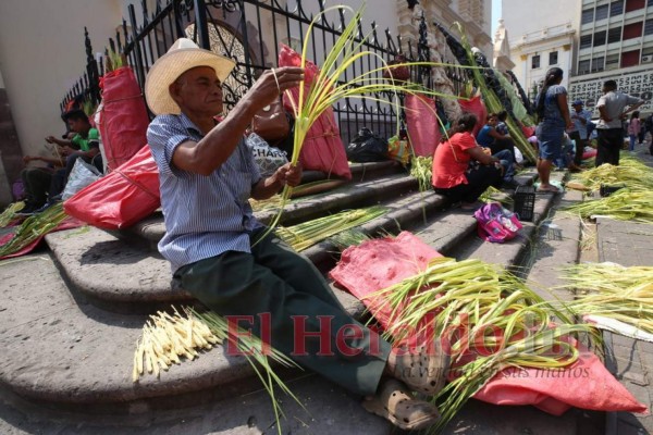 Comienza la venta de ramos y cruces previo al inicio de la Semana Santa