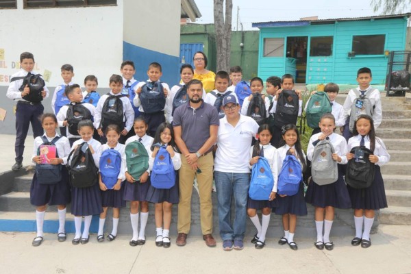 Estudiantes de la Escuela Paquita Guerrero reciben galardón&nbsp;