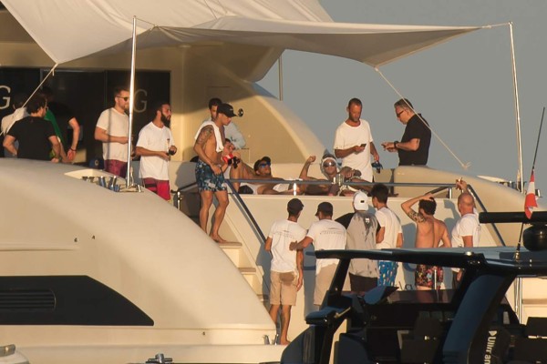 Neymar decide pasar página del Barça y se relaja en Saint-Tropez