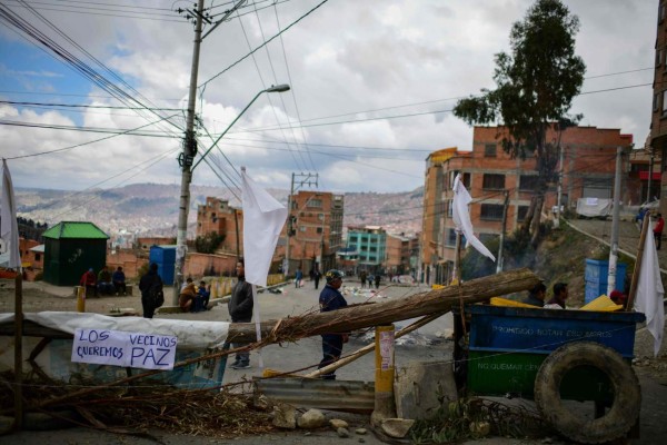 FOTOS: Calles de Bolivia amanecieron militarizadas tras salida de Evo Morales