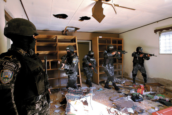 Tres meses después, Policía recupera 12 casas usurpadas por mareros en Comayagüela