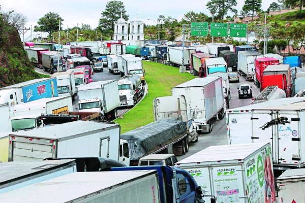 Transportistas y gobierno de Honduras logran acuerdo, normalizarán abastecimiento de combustible