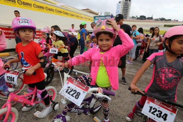 Así se vive la Vuelta Ciclística Infantil de El Heraldo 2017