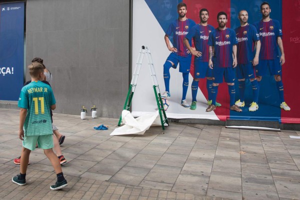 Barcelona retira publicidad de Neymar en las afueras del Camp Nou