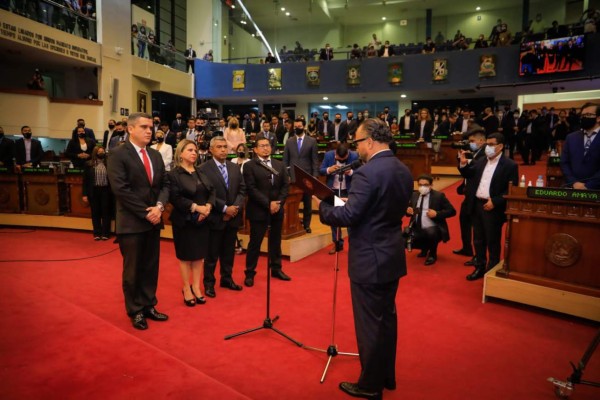 El Salvador: ellos son los magistrados y el fiscal impuestos por la Asamblea Legislativa