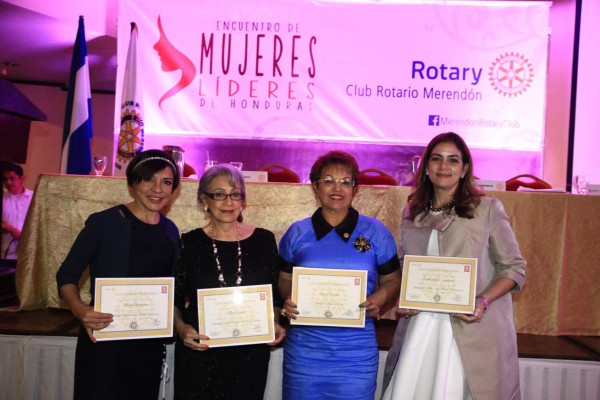 Merecido reconocimiento a mujeres ejemplares