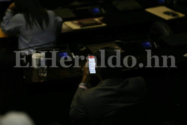 Entre llamadas, chismes y mensajes diputados aprueban reformas penales