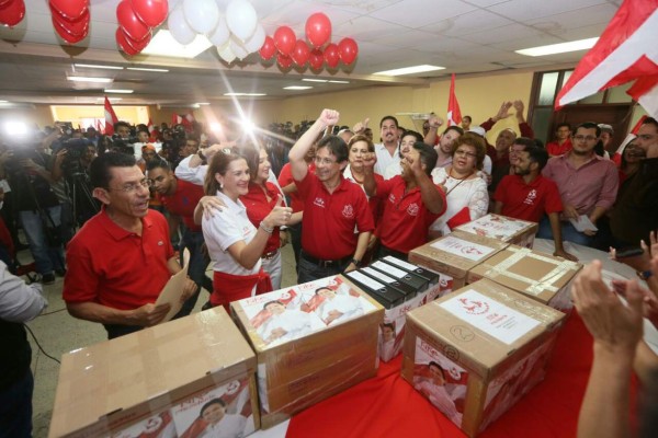 Movimientos de partidos políticos entregaron planillas para votaciones internas
