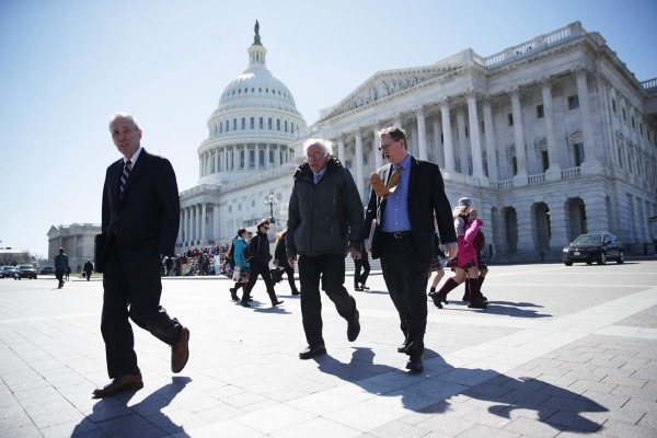 Trump negocia frenéticamente antes de crucial votación sobre 'Obamacare'&nbsp;
