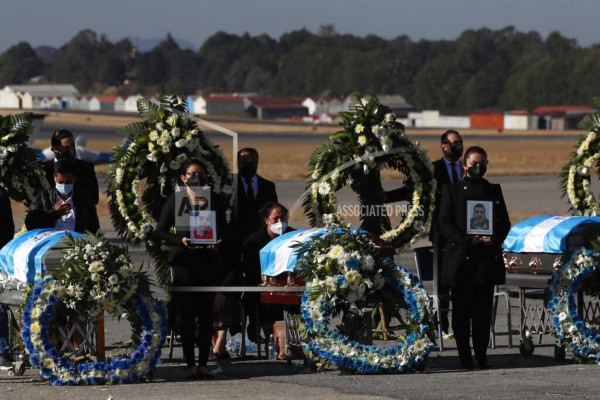 Guatemala: llegan restos de migrantes asesinados en México
