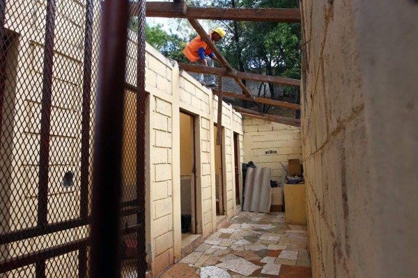 Honduras: Inician reparación de baños escolares