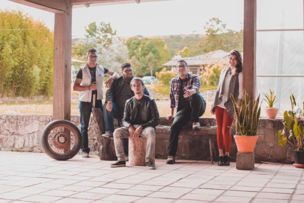 Revolución Total estrena 'Te adoramos”