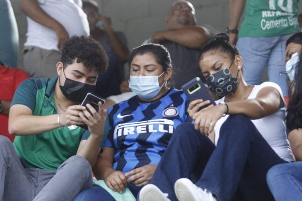 Aficionados del Yankel Rosenthal disfrutaron el festín de goles de Marathón contra Lobos UPNFM