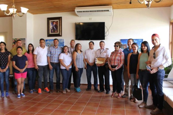 Aterriza primer vuelo comercial en aeródromo de Gracias, Lempira