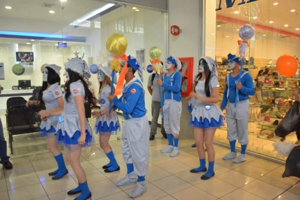 Espectacular desfile navideño en Metromall