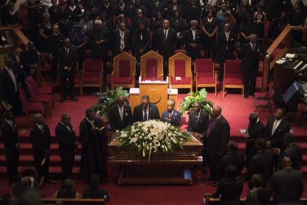 Obama asiste al funeral del pastor asesinado en Charleston