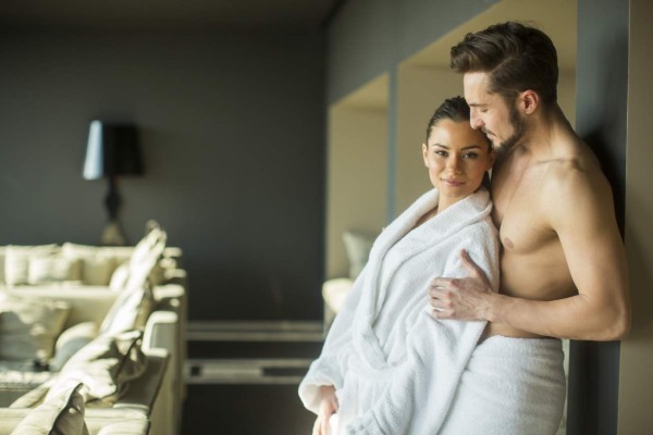 A ducharse...Un placentero baño con la pareja