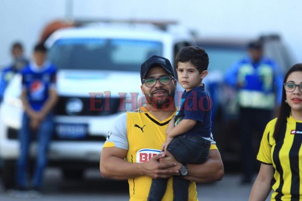 FOTOS: La hinchada infantil puso el ambientazo en el clásico Motagua vs Real España