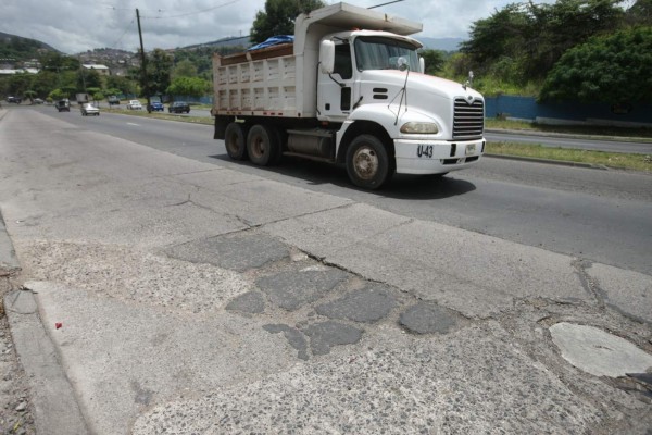 Bacheos no pararán hasta reparar los 131 agujeros del anillo periférico y el Fuerzas Armadas
