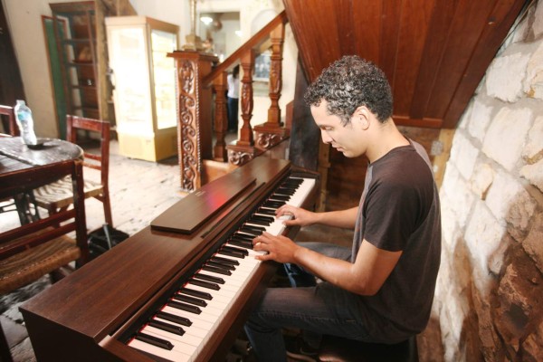 Artista prodigio busca su sueño de ser universitario