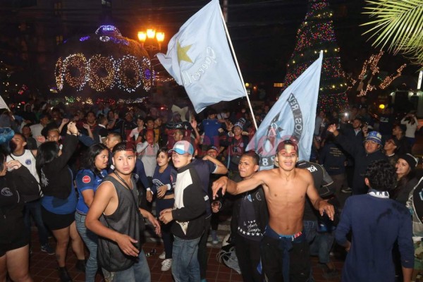 Aficionados motagüenses compartieron con los futbolistas previo a la final