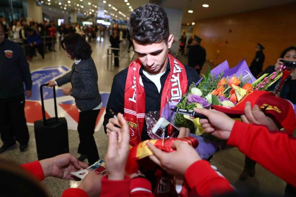 Brasileño Oscar llega a Shanghai para jugar en el fútbol chino&nbsp;&nbsp;