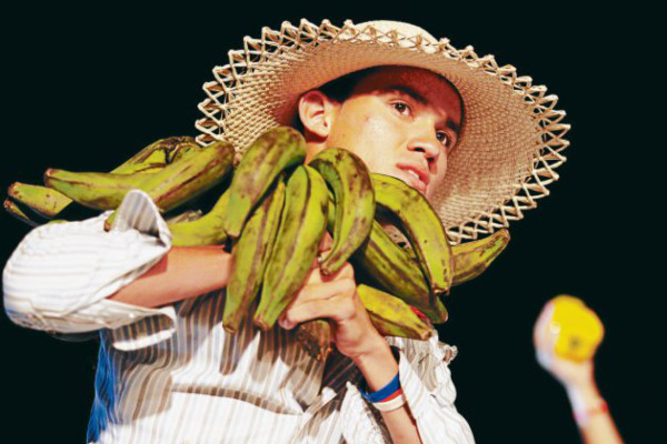 Colorido tributo a raíces hondureñas