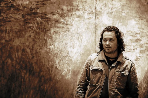 Byron Mejía y su 'Apología del poder”